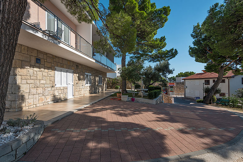 Apartments Škrabić, garden