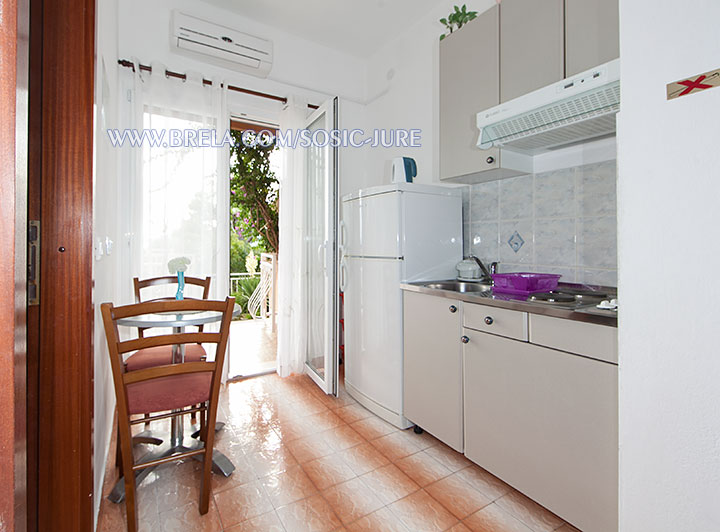 apartments Jure Šošić, Brela - kitchen, dining room