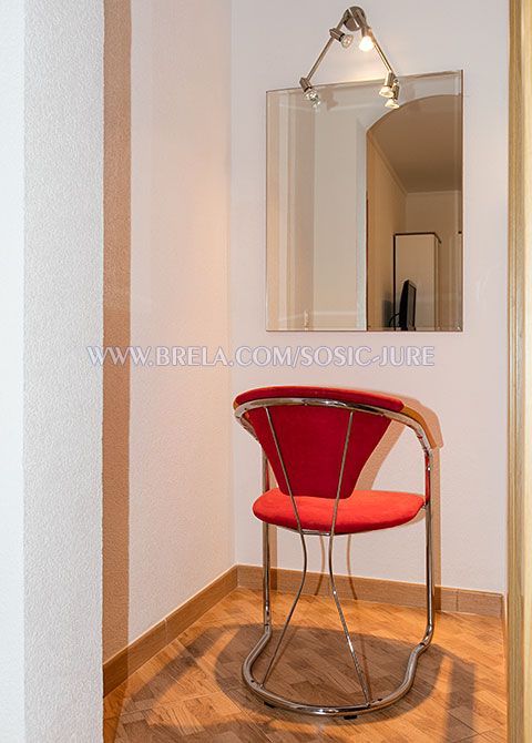 apartments Jure Šošić, Brela - dressing and makeup mirror