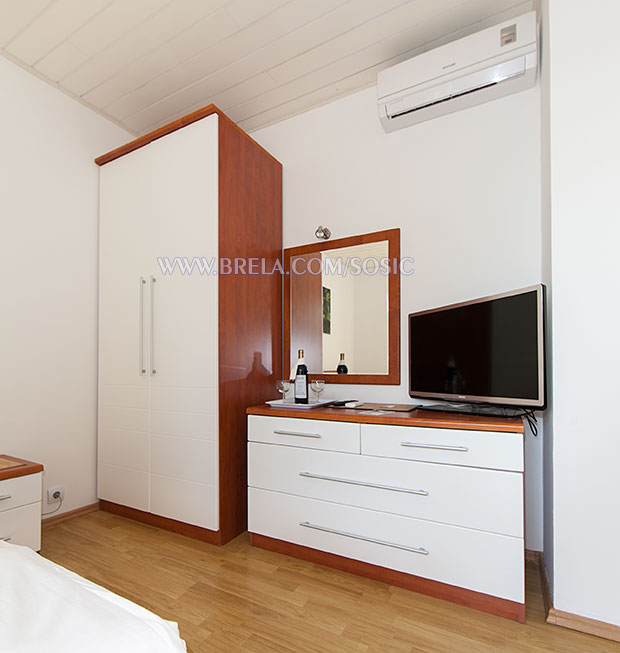 Brela Podrae, apartments Mirjana - wardrobe, TV