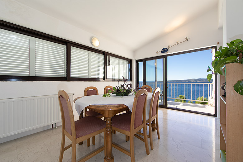 Apartments Villa Sunset, Brela - dining table