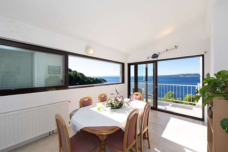 Apartments Villa Sunset, Brela - dining table