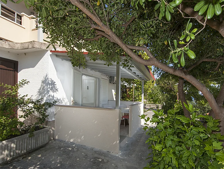 apartments Tunja, Brela - terrace surrounded by flowers