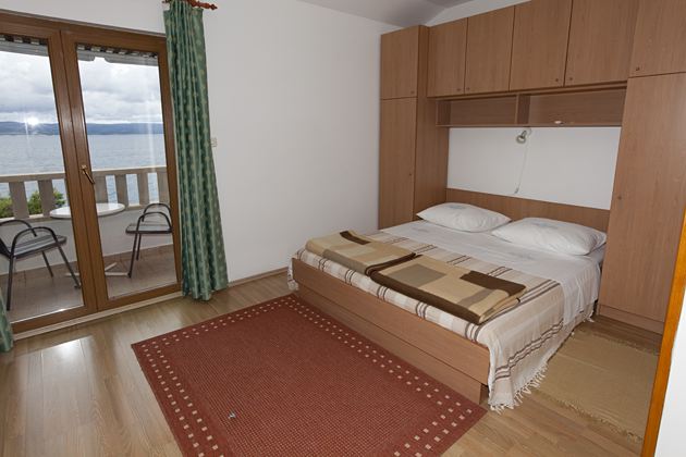 bedroom with sea view