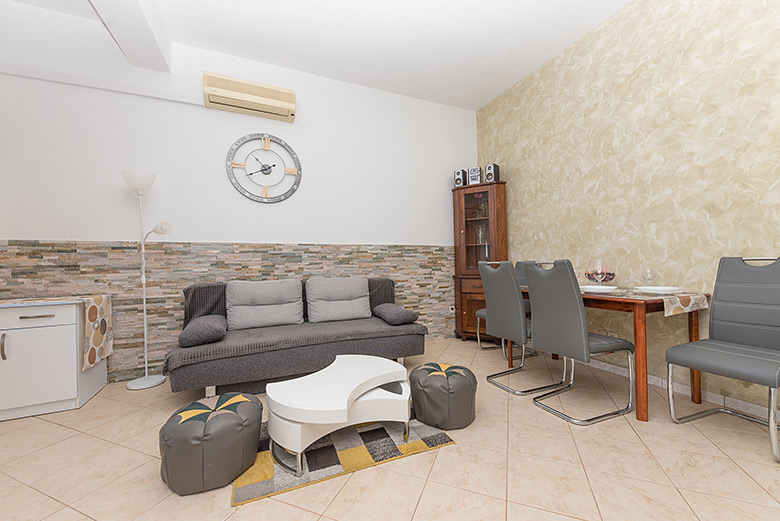 apartments Vanja, Brela - living room