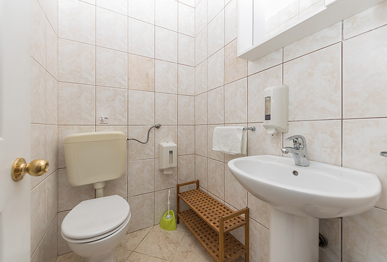 apartments Vanja, Brela - bathroom