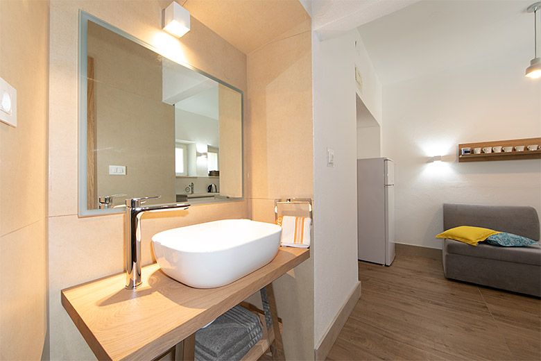 Apartment Romance, Brela - bathroom