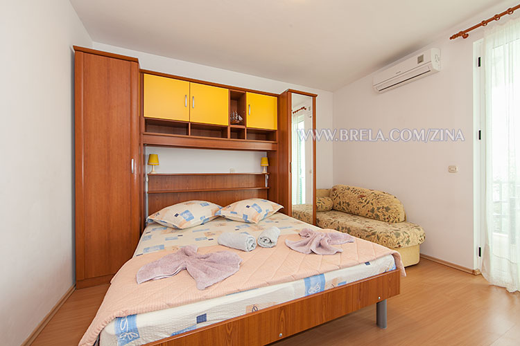 apartment Zina in Brela - bed