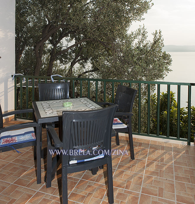 balcony with sea view in olive's shadow